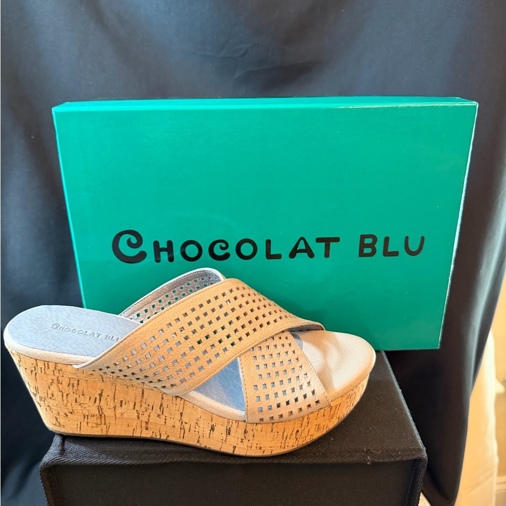 Chocolat Blu Wamblee Tan Leather Wedge Sandal. BNIB. Size 7.5